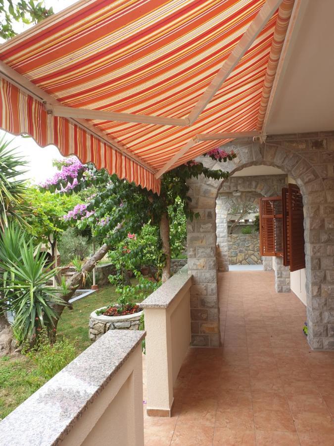 Apartments Davorka Banjol Екстер'єр фото