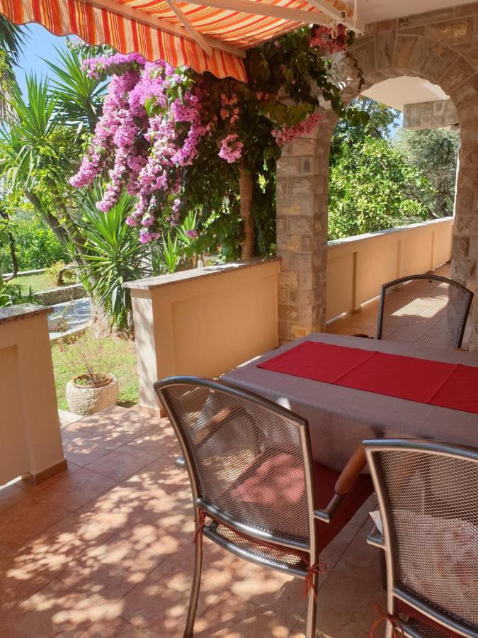 Apartments Davorka Banjol Екстер'єр фото