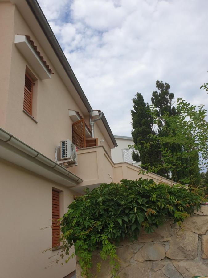 Apartments Davorka Banjol Екстер'єр фото